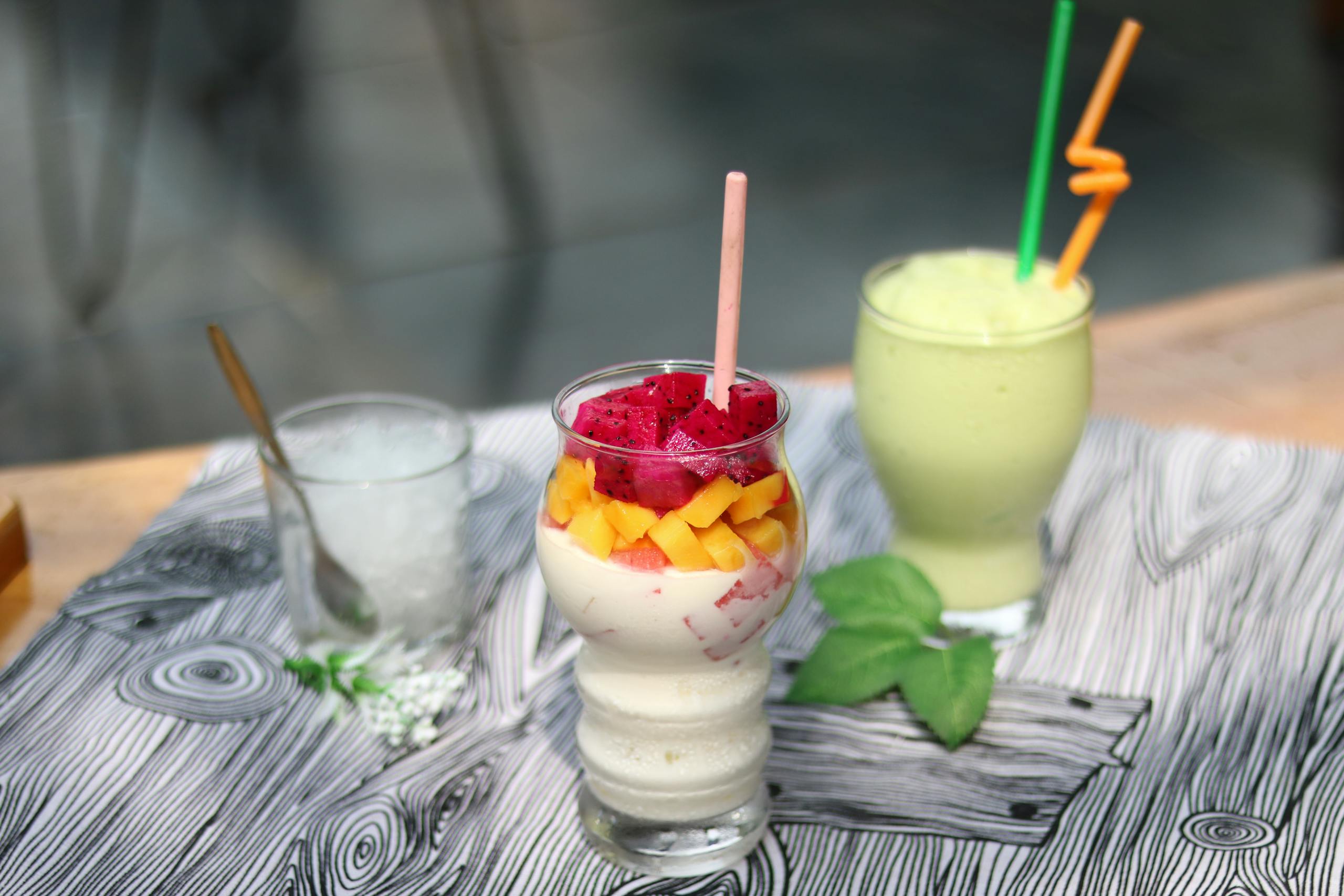 Delicious summer smoothies with fresh fruits, perfect for a refreshing treat.